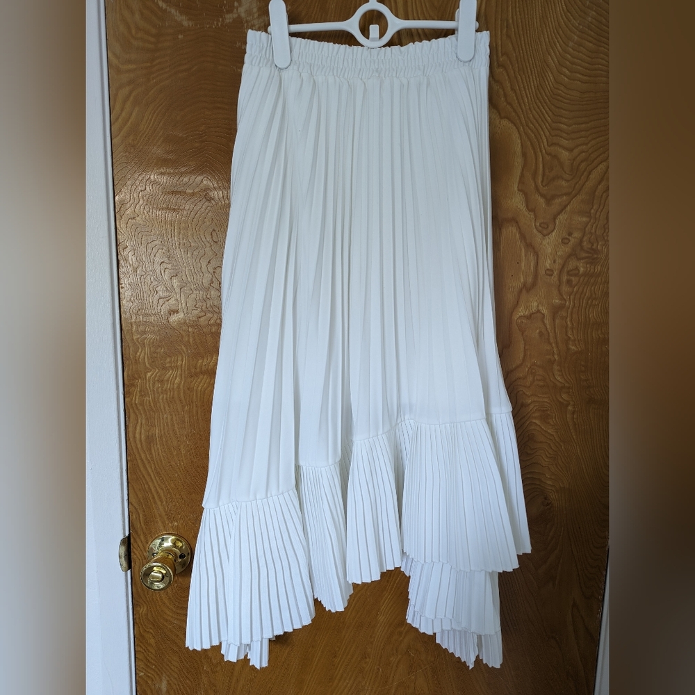 Elegant White Asymmetrical Pleated Skirt